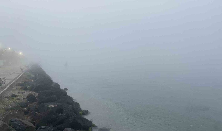 Çanakkale Boğazı sis nedeniyle transit gemi geçişlerine kapatıldı