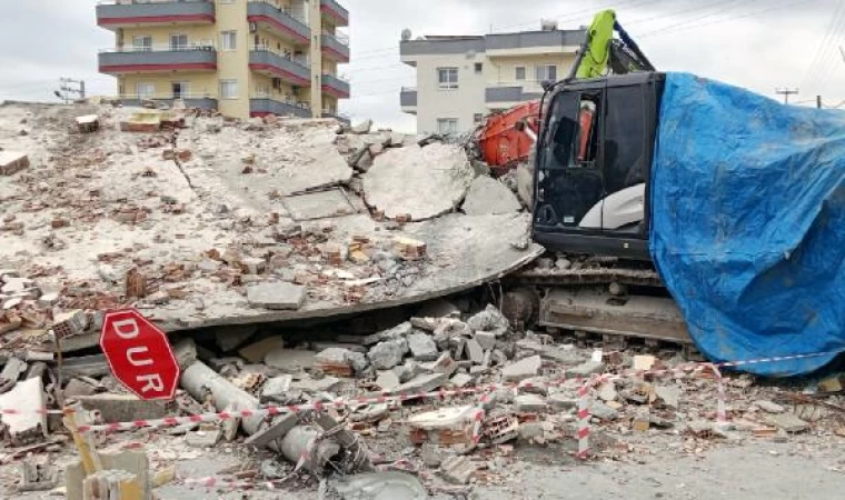 ’Çürük’ raporlu bina yıkım sırasında çöktü; operatör yaralandı