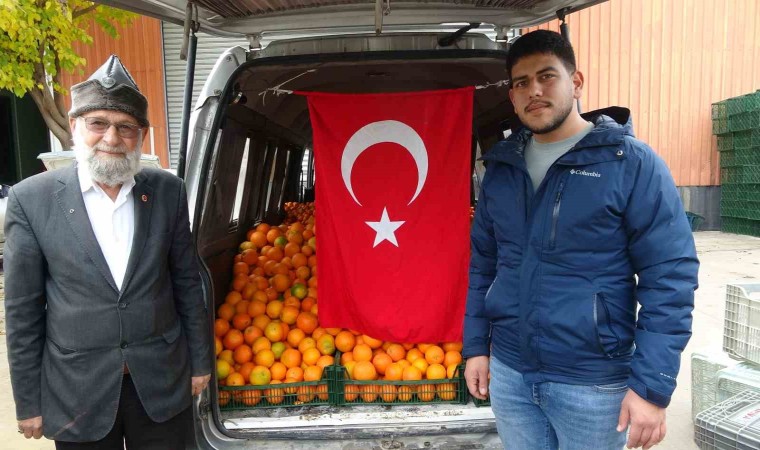 Denizlili Elmacı Dede Mehmetçik için Adanadan narenciye alıp yola çıktı