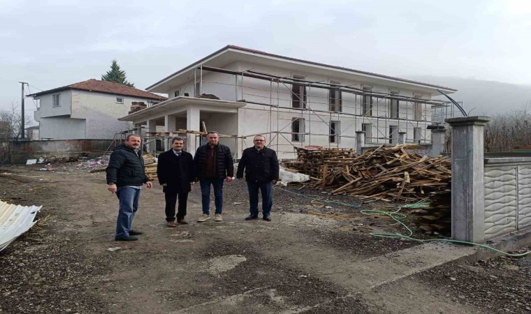 Depremde yıkılan caminin yerine yenisi yapılıyor