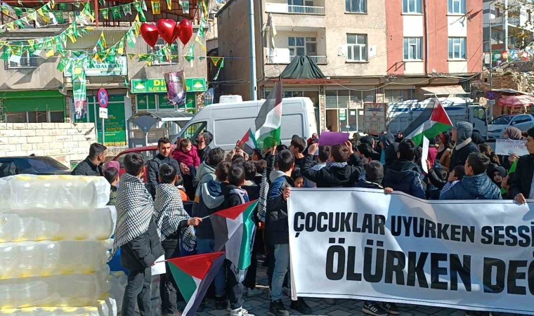 Dicle ilçesinde çocuklardan Gazzeye destek yürüyüşü