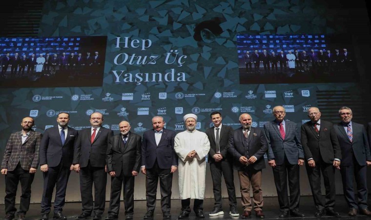 Diyanet İşleri Başkanı Erbaş, ‘Hep 33 Yaşında belgeselinin galasına katıldı