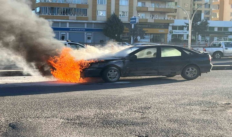 Diyarbakıra bakımdan yeni çıkan otomobil test sürüşünde alevlere teslim oldu