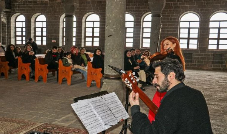 Diyarbakır’da 646 yıllık kilisede müzik dinletisi