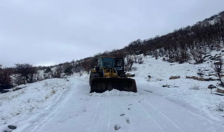 Diyarbakır’da kardan kapanan 22 mahalle yolu ulaşıma açıldı