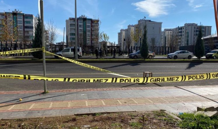 Diyarbakırda parkta başlayan tartışma kanlı bitti: 2 kişi silahla yaralandı