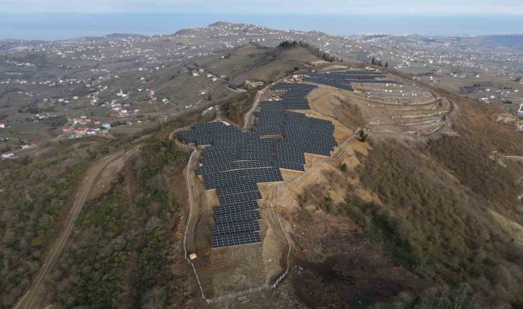 Doğu Karadenizin yüksek tepeleri güneş enerji santralleri ile kaplanıyor