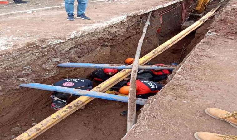 Doğubayazıtta işçiler göçük altında kaldı: 1 ölü