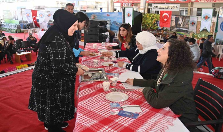 Domates temalı yemek yarışmasında birincilik için hünerlerini sergilediler