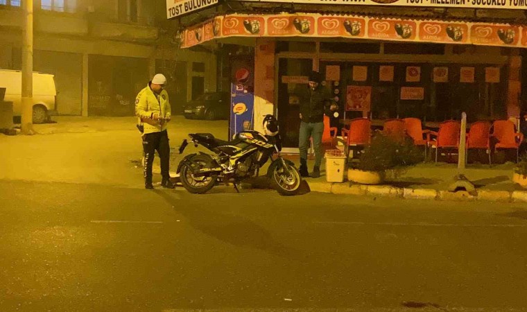 Edirnede devrilen motosikletin sürücüsü yaralandı