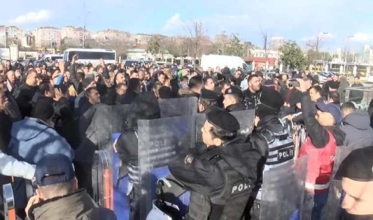 (ek bilgi ve fotoğraflarla) UKOME Toplantısı sırasında ’8+1 taksicilerden taş ve sopalı protesto