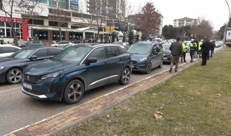 Elazığda zincirleme trafik kazası: 2 yaralı