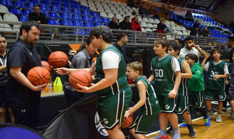 Enerjisadan Balıkesirli çocuklara basketbol kampı