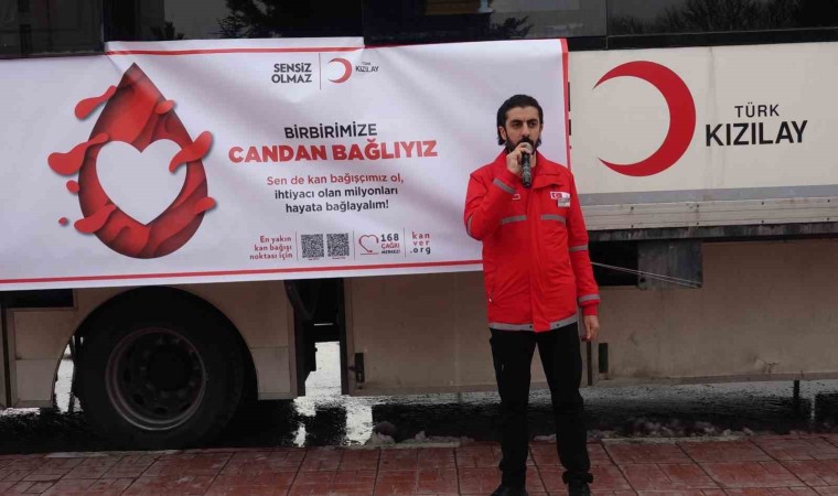 Ercişte vatandaşlar Birbirimize Candan Bağlıyız kampanyasına bağış yaptı