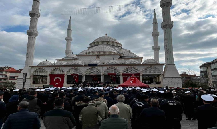 Erdek, denizci şehidine ağladı