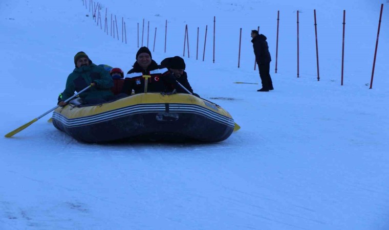 Ergan Kayak Merkezinde kar raftingi renkli görüntüler oluşturdu