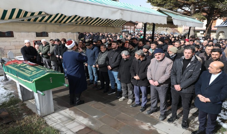 Erzincan İl Tarım ve Orman Müdürü Şahinin annesi son yolculuğuna uğurlandı