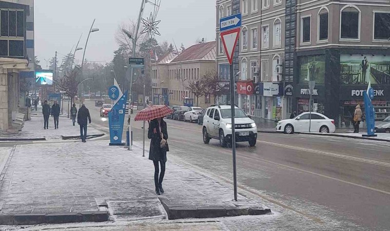 Erzurumda kar yağışı etkili oluyor