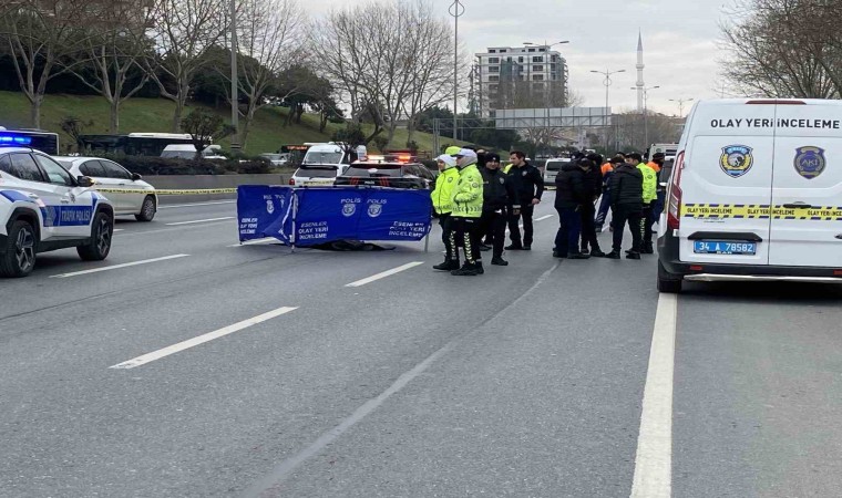 Esenlerde üstgeçitten yola atlayan kadının üstünden araç geçti: O anlar kamerada