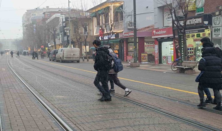 Eskişehirde kar yağışı başladı