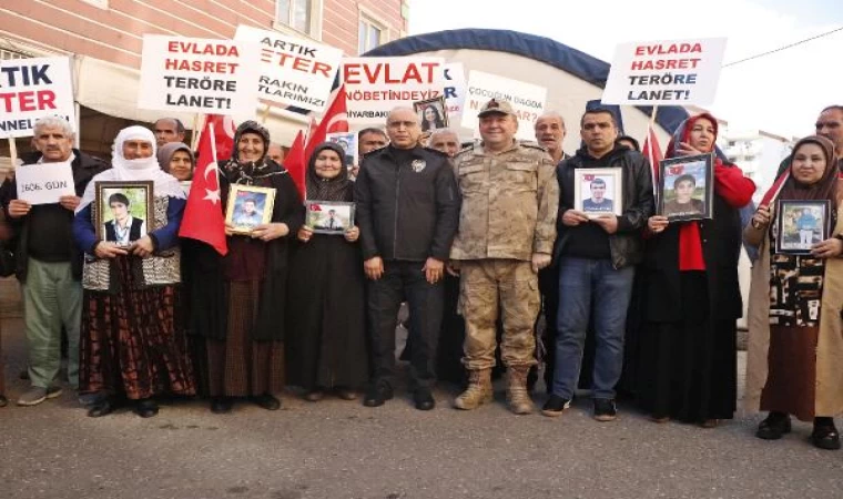 Evlat nöbeti tutan aileleri ziyaret eden Tümgeneral Yıldırım: Örgüt bitme noktasına geldi