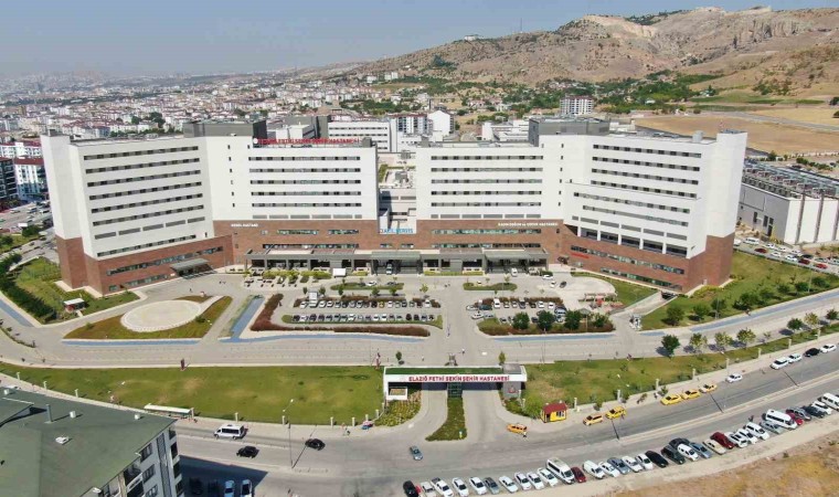 Fethi Sekin Şehir Hastanesi, şehir nüfusunun 3 katı hasta kabul etti