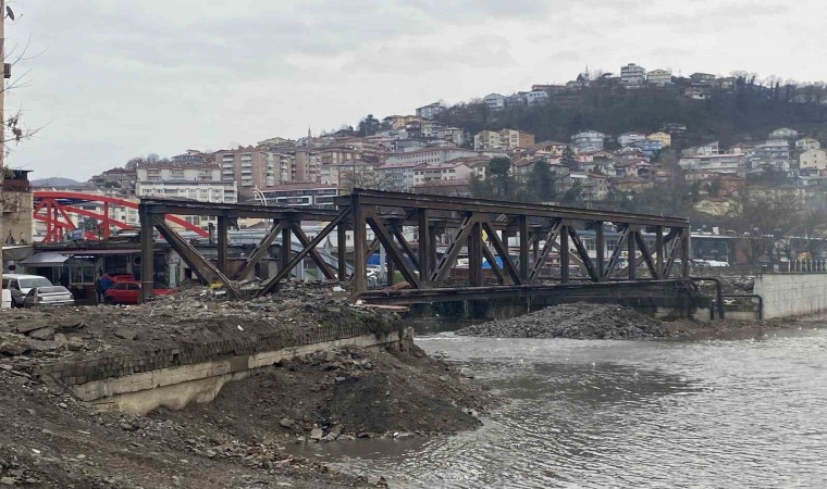 Fevkani Köprüsünün yıkımı son parçanın sökülmesiyle tamamlanacak