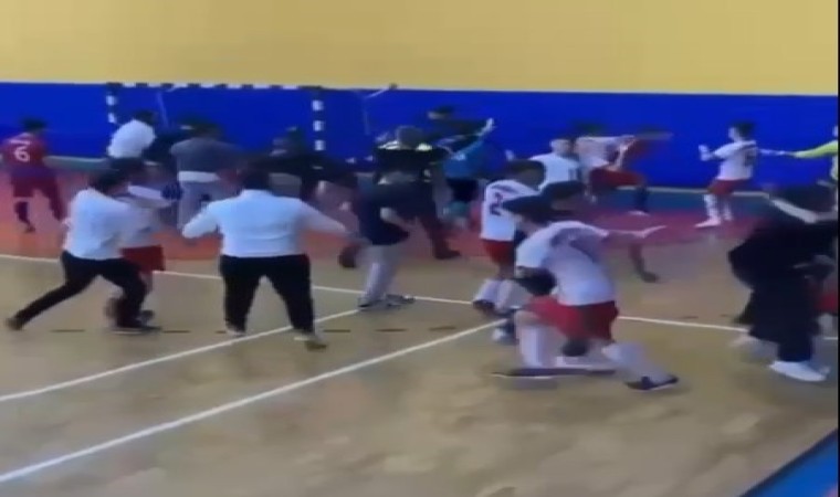 Futsal müsabakası meydan kavgasına döndü