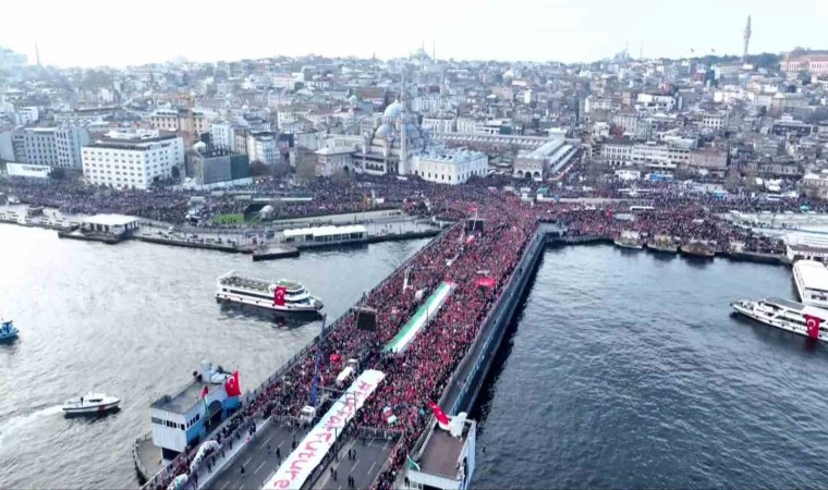 Galata Köprüsünde düzenlenen Filistine destek yürüyüşüne binlerce vatandaş akın etti