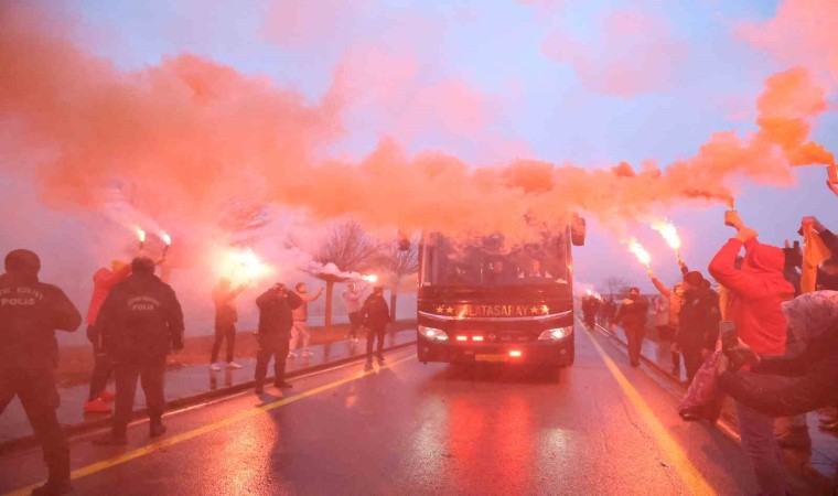 Galatasaray kafilesine Sivasta coşkulu karşılama