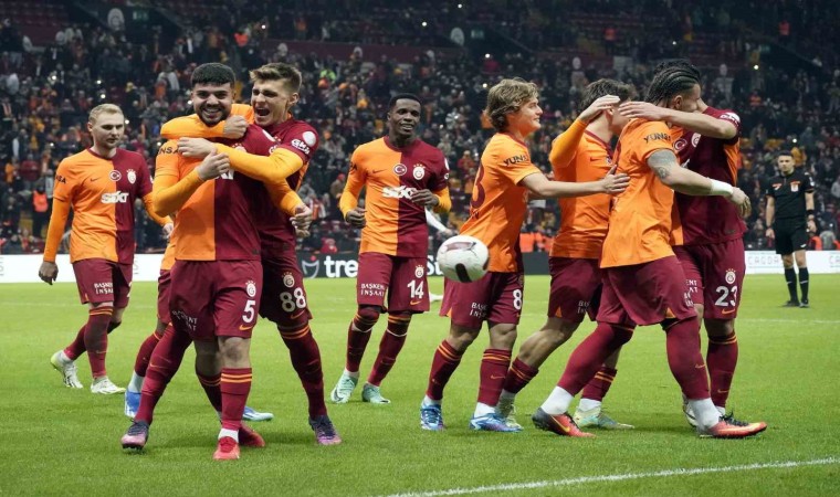 Galatasarayda 3 genç futbolcu ilk kez oynadı