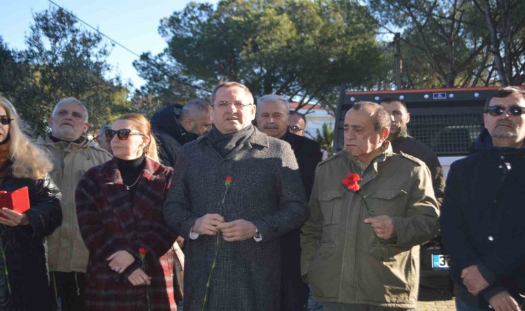 Gazeteci-Yazar Uğur Mumcu vefatının 31. yıl dönümünde Ayvalıktaki evi önünde anıldı