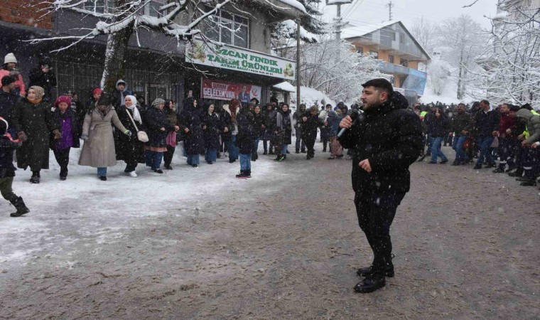 Geleneksel olan festivalde 1 ton hamsi pişti, 7den 70e yüzler güldü