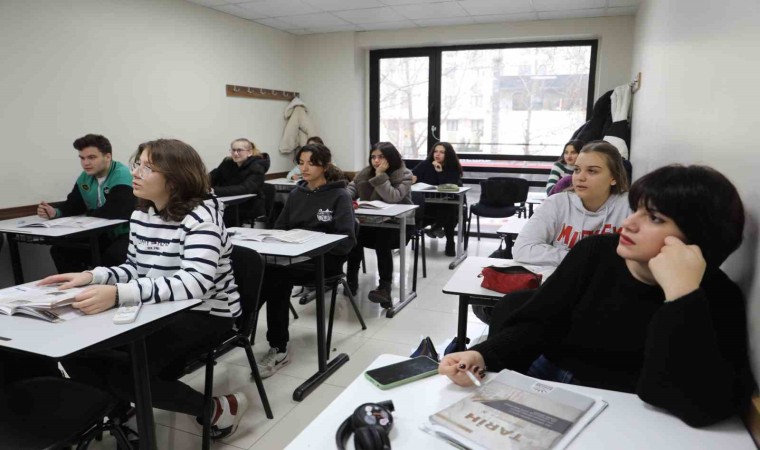 Gençler, Çınar Akademi ile geleceğe hazırlanıyor