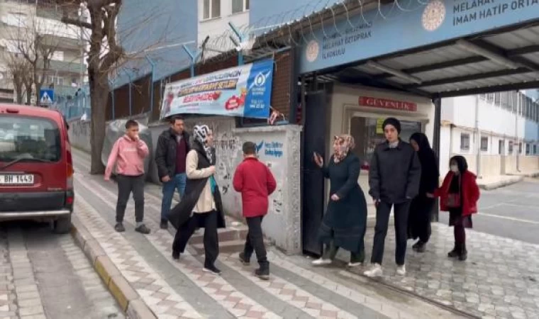 (Geniş haber) Sultangazi’de okulda yangın paniği