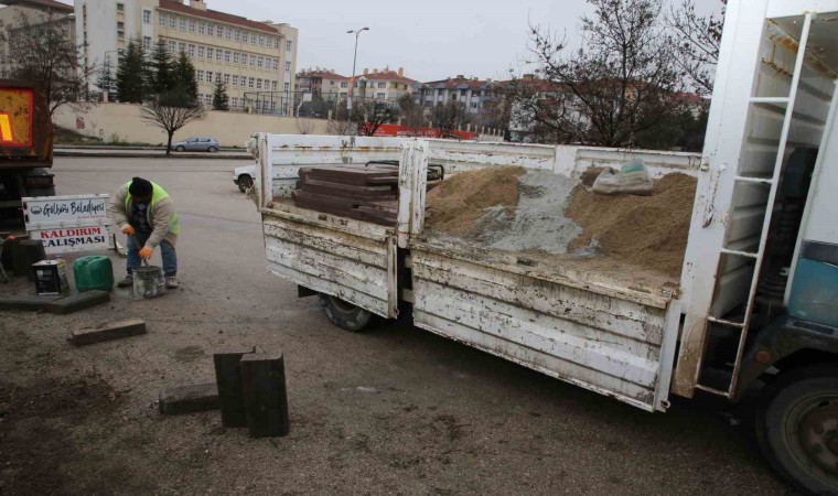 Gölbaşı Belediyesi, kış aylarında çalışmalara ara vermiyor