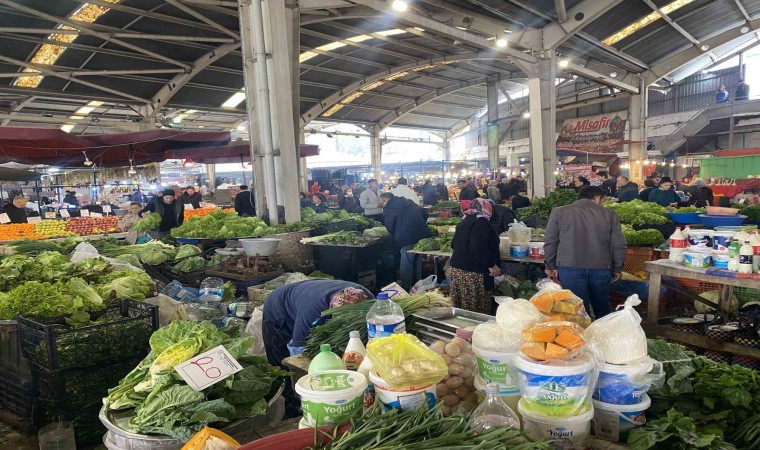 Halk pazarında fiyatlar düşüşe geçti