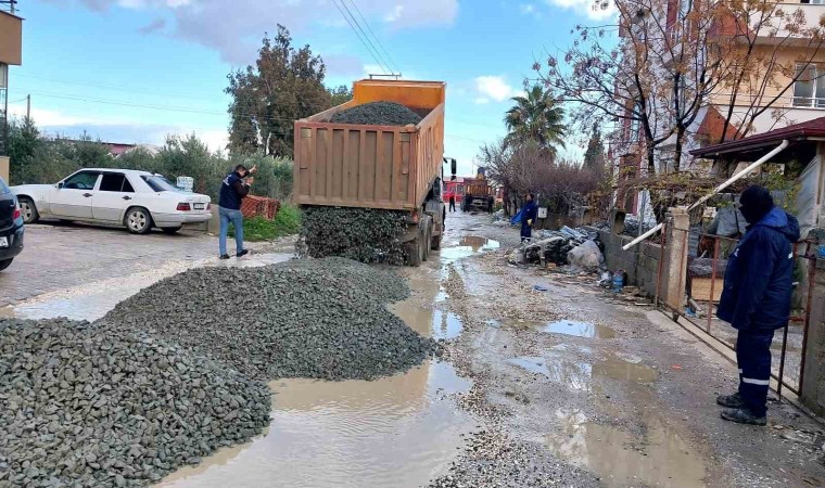 Hatay Büyükşehir Belediyesi ekipleri, yaşanan 125 su taşkını vakasına müdahale etti