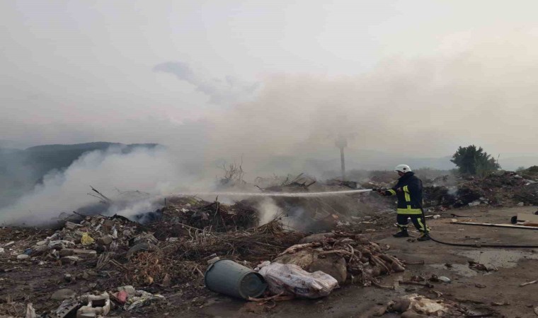 Hatayda çöplük alanda yangın çıktı