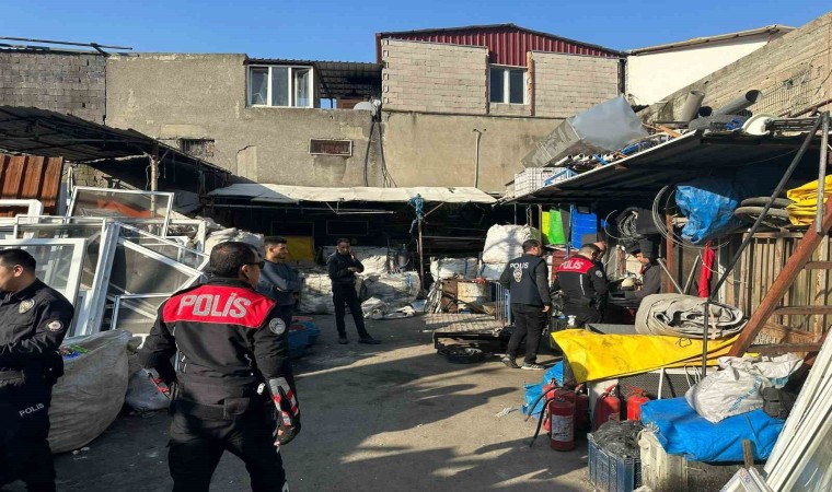 Hatayda polis ekileri hurdacıları denetledi