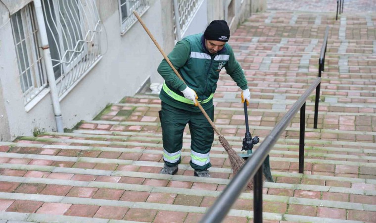 İçi para dolu cüzdan buldu, tereddüt etmeden sahibe ulaştırdı