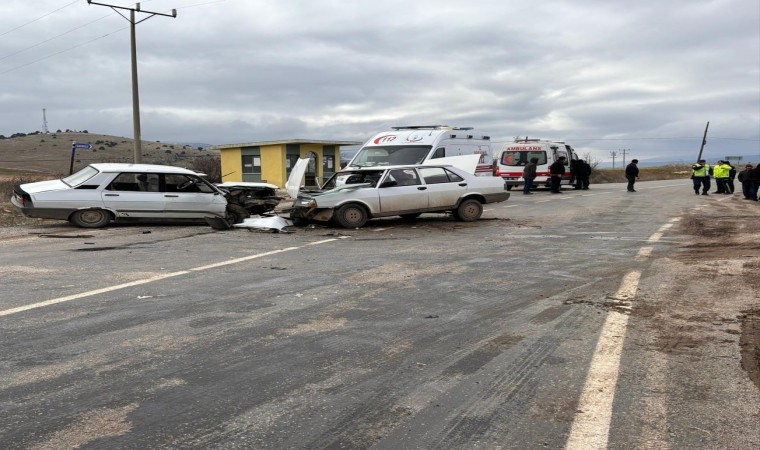 İki farklı trafik kazasında 10 kişi yaralandı