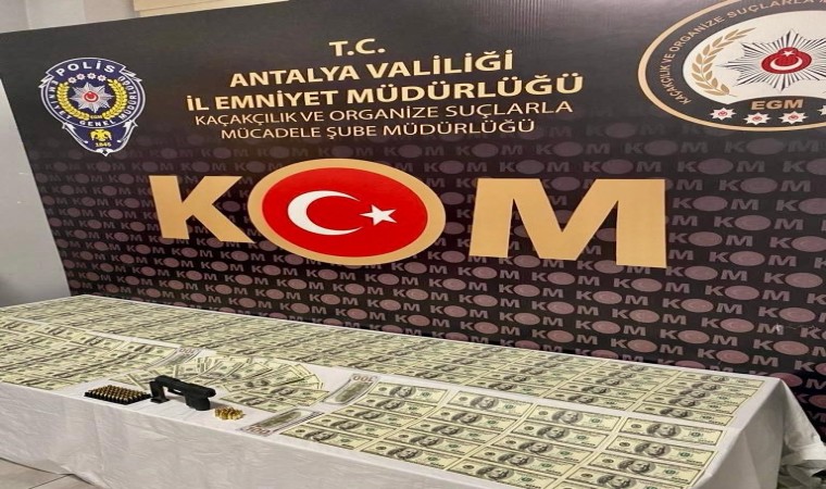 İş yerine sahte bin 200 ABD doları vermek isterken yakalandı