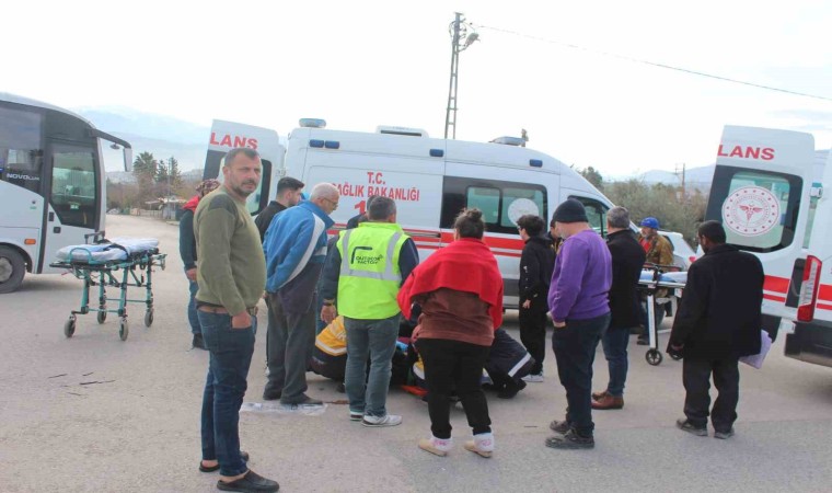 İskenderunda otomobil motosiklete çarptı: 1 yaralı