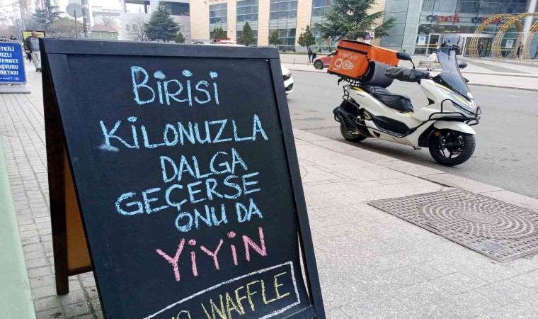 İşletmenin önüne konulan komik yazı dikkat çekti