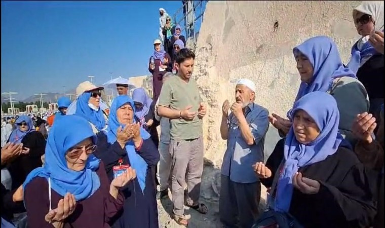 Ispartalı umre kafilesi Arafatta Eğirdir Gölü için yağmur duası etti