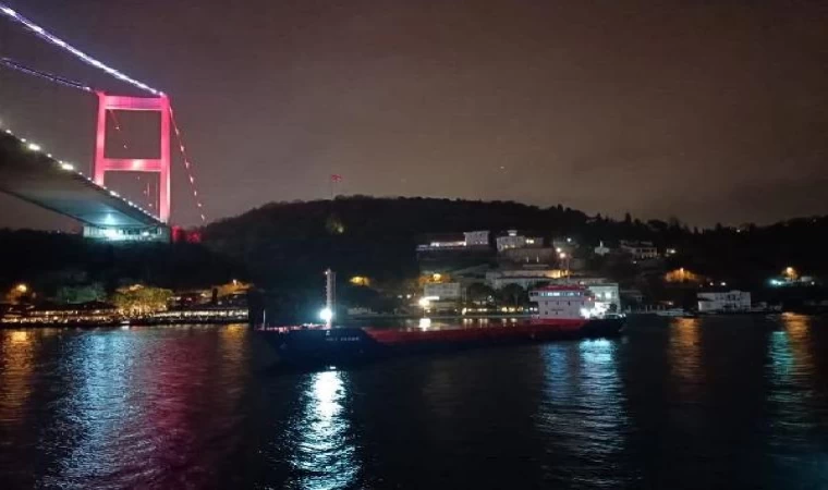 İstanbul Boğazı’nda gemi trafiği askıya alındı-1