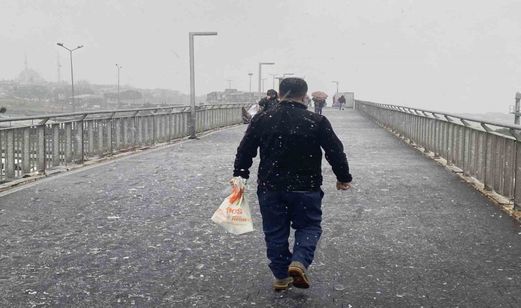 İstanbulda kar etkili oluyor