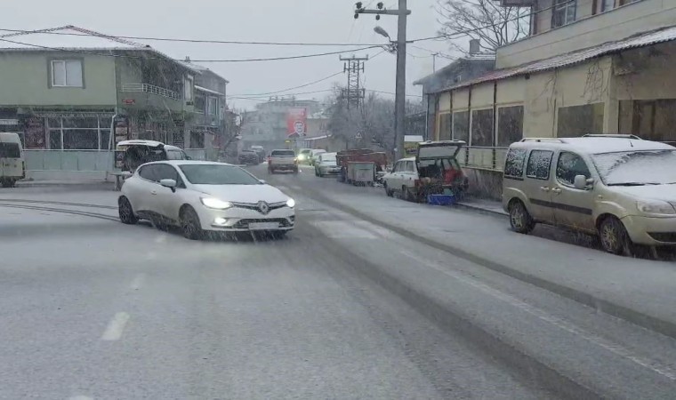 İstanbulun yüksek kesimlerinde kar