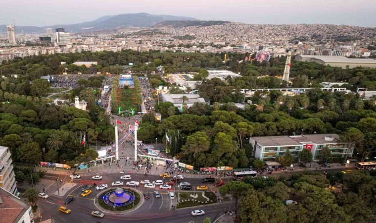 İZKİTAP baharın coşkusuyla Kültürparkta